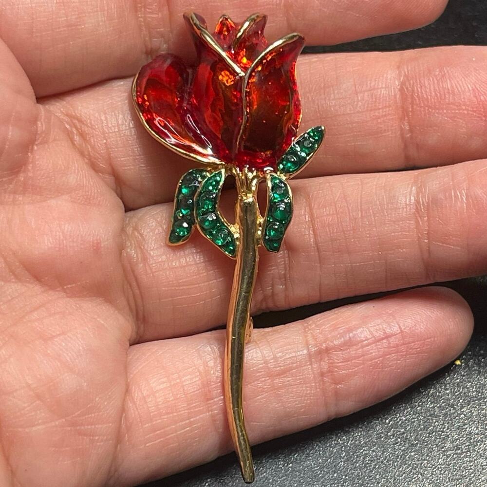 Single Stem Red Enamel Rose Green Rhinestones Gold Tone Unsigned 2.5” Brooch Pin